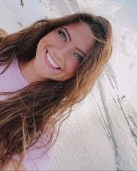 Kellie Wolfe's Instagram, Twitter & Facebook