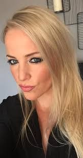 Bonnie Bragg's Instagram, Twitter & Facebook