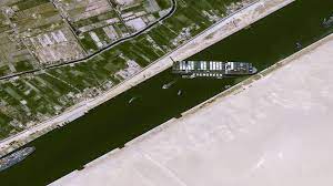 Der suezkanal ist eine der wichtigsten arterien im welthandel. O8xvtuy0ljafem