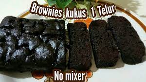 Kue brownies sendiri terbuat dari adonan tepung terigu mentega gula telur coklat yang telah dilelehkan dan kacang almond. Resep Brownies Kukus 1 Telur Brownies Kukus Legit Tanpa Mixer Youtube