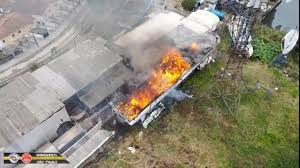 Jun 21, 2021 · fogo no duto de ar condicionado provocou incêndio no hospital perola byington, em são paulo. Lancha Pega Fogo Na Regiao Do Guaruja Sp Bombeiros Tentam Conter Incendio Noticias Sobre Giro Cidades Giro Marilia Noticias