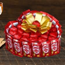 Sweet Kitkat And Homemade Chocolate Bouquet In 2020 Chocolate Delivery Valentines Candy Bouquet Chocolate Bouquet