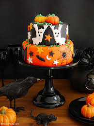 A Super Easy Two Tier Halloween Cake Halloween Cakes Easy Halloween Cakes Spooky Halloween Cakes