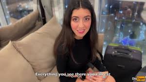 Die Schönheit bot dem Kellner eine Zugfahrt mit ihr und an