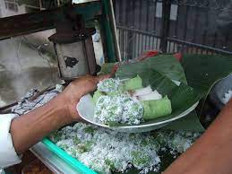 Klepon merupakan salah satu jajanan khas tradisonal. File Kue Putu Klepon Keliling Jpg Wikimedia Commons