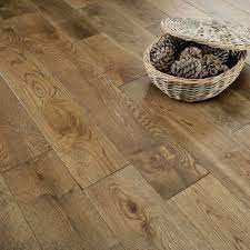 Ez A Szin Lenne Kb A Melegburkolatoknal Tolgy Fustolt Flooring Solid Wood Flooring Oak Floors
