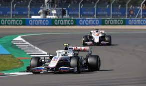 Daniel ricciardo is one of the aussie greats in f1 gp racing. W Ujujqrhsppbm