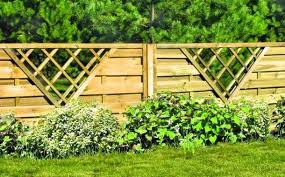 из чего можно сделать забор на даче своими руками Rajporada Derevyannyj Zabor Svoimi Rukami Dizajn Patio Na Zadnem Dvore Derevyannye Zabory Zabor Svoimi Rukami