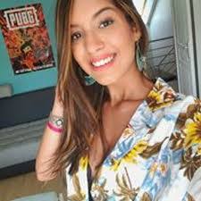 Lorena Cabral's Instagram, Twitter & Facebook