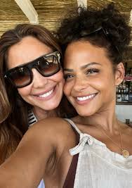 Christina Milian 添加了1 张新照片— 在Hôtel...