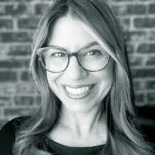 Leslie Hanlon's Instagram, Twitter & Facebook