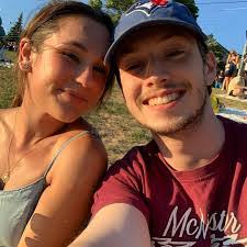 Michelle Malik's Instagram, Twitter & Facebook