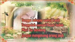 Tunggu sekejap, wahai kasih, kerana hujan masih renyai, tunggu sekejap, dalam pelukan asmaraku. Rafeah Buang Tunggu Sekejap By Zana1830