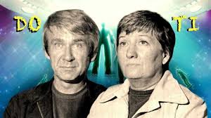 Herff Applewhite Jr. circa 1950 standing outside of what i'm assuming is  his childhood home 🎓