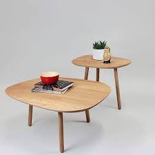 Die drei massivholzbeine verleihen archie ein modernes aussehen. Grand Salon Grosser Couchtisch Eiche Massiv Reine Mere
