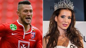 Последние твиты от kárász róbert (@karaszr). Feczesin Robert Nlc