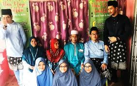 He is known for playing as adrian, the main character in the drama playboy itu suami aku. Alhamdulillah Ramai Anak Beranak Fattah Pakai Tudung Labuh Fazura Memang Buat Pilihan Yang Tepat Fattah Perkenalkan Isteri Pada Saudara Mara Kisah Dunia