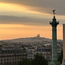 It was great to see Alexander Neef last week at rehearsal of Spontini's La  Vestale in Paris. Plus, a beautiful view of the city from the Opéra  Bastille! ☀️ @aneef_opera @steve.horst #operadeparis #