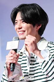Park bo gum is a south korean actor, singer and musician currently with blossom entertainment. People Are Saying Park Bo Gum S New Hairstyle Is Way Too Long