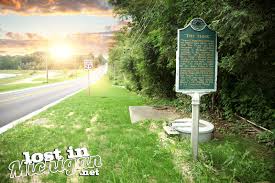 When you hear the words “the thing” you probably think of John Carpenter's  movie from 1982 staring Kurt Russell, but that's not what this post is  about. Outside of Memphis (Michigan of