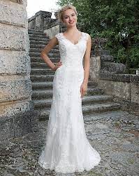 Von vorne sieht das bodenlange kleid mit wasserfallausschnitt schlicht und edel aus. Style 3896 Beaded Lace Tulle Jersey Straight With A V Neck Neckline Straight Wedding Dresses Sincerity Wedding Dress Bridal Wedding Dresses