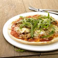 Pizza Tuna Met Geitenkaas En Rucola Lunchgerechten Rucola Pizza Recepten