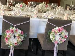 Stuhlkranze Fur Das Brautpaar Hochzeit Heiraten In Den Bergen Hotel Am Badersee Grainau Hochzeitsplaner Uschi Glas Wedding Pl Table Decorations Decor Crown