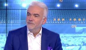 Dans son émission l'heure des pros sur cnews, le journaliste est présentateur dit souvent tout ce qu'il pense et donne son opinion. Charlie Hebdo Pascal Praud Refuse D Afficher La Une Sur Cnews