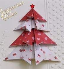 Une deuxième séance pour le collage des branches sur la carte et la décoration. Carte Sapin En Origami Pas A Pas La Tour D Encre Christmas Origami Christmas Cards Handmade Diy Christmas Cards