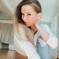 Cassandra Mansfield's Instagram, Twitter & Facebook