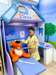 Crianças sorrindo no consultório