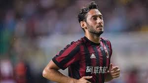 Türkiye a milli futbol takımı'nın yıldızı ünlü futbolcu hakan çalhanoğlu kimdir? Hakan Calhanoglu Yasi Kimdir Hakan Calhanoglu Nun Kariyeri Calhanoglu Evlendi Mi