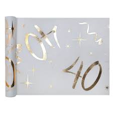Les bambétises vous propose tout une gamme d'accessoires de déco pour anniversaire 18 ans. Chemin De Table 30 Cm X 5 M Blanc Et Dore Le Geant De La Fete
