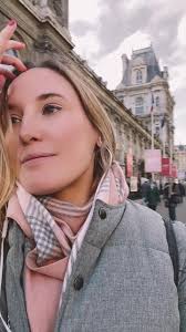 Я очень люблю кататься на коньках, в детстве даже ходила на фигурное  катание, но когда мне сказали, что скоро будем учиться делать двойные и  тройные тулупы, мне стало страшно и я сдалась