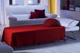 Si può scegliere tra forme più rigide, ossia pouf a forma di cubo o parallelepipedo, e forme più morbide, ossia. Pouf Letto