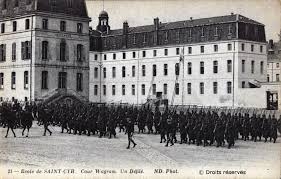 L'ecole speciale militaire de saint cyr est l'une des meilleurs ecoles de formation militaire au monde.y faire parti est un privilège mais aussi une lourde responsabilité une lourde mission et devoir infaillible vu sa devise(ils s'instruisent pour vaincre).j'aimerais bien faire parti de ceux qui y en sortent. 01 02 1921 Professeur D Histoire A L Ecole Speciale Militaire De Saint Cyr Fondation Charles De Gaulle