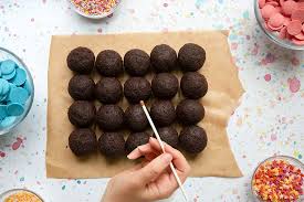 Make sure that you're only working with about five cake pops at a time. Cake Pop Bouquet How To Make Step By Step Guide A Mummy Too