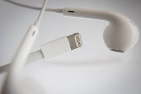 Why Apple Won T Change The Iphone From Lightning To Usb C
