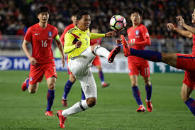 He was born to his father, gilberto bacca (a fisherman at the time of carlos' birth), and to his mother eloisa ahumada (who helped with selling fish). At Age 23 Carlos Bacca Was Selling Fish To Get By Today He S One Of Colombia S Top Scorers