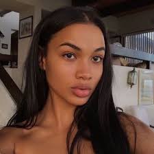 Bella Barnes (brooklynbdr14)