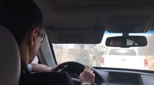 "الفيس بوك طلع فيه كمان؟.. عم تمزحي".. بالفيديو: تسريب جديد يكشف خوف الأسد بعد انتشار خبر زيارته للغوطة مع لونا الشبل