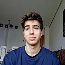 Adrian M., Poliglot dan tutor bahasa Rusia — saya akan membantu Anda  berbicara tanpa aksen dan dengan percaya diri