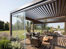 Pergola bioclimatica este din aluminiu extrudat si vopsit in camp electrostatic. Opera Pergole Bioclimatiche Pratic Pergola Patio Pergolato Salotti All Aperto