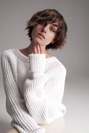 Carre Aerien En 2020 Coupe De Cheveux Cheveux Cheveux Courts Visage Carre