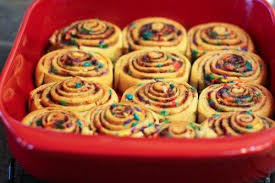 Ree's peach hand pies are just the cutest summer dessert. Birthday Cinnamon Rolls Using The Pioneer Woman Ree Drumond S Recipe Cinnamon Roll Cake Dessert Recipes Delicious Desserts