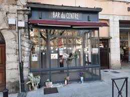 Comment rédiger un avis de décès ? Lot Ils Rendent Hommage A Sylvain Fourcade Gerant Du Bar Du Centre A Cahors Actu Lot