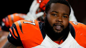 Vikings still in picture for tackle Andre Smith