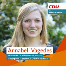 Annabell Vagedes kandidiert im Wahlkreis 8141/42 (Kindergarten St.  Stephanus/Grundschule Hassel). 🗳 Annabell ist 24 Jahre alt und als  Diplom-Finanzwirtin im Dienst des Landes Nordrhein-Westfalen tätig. 👩‍💼  In ihrer Freizeit spielt sie Tennis