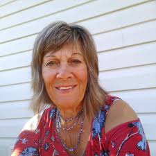 Who does pet grooming in a mobile unit?