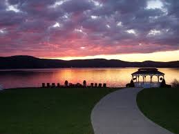 Candlewood Inn In Brookfield Ct Wedding Venues Reviews Waterfront Wedding Venue Connecticut Wedding Venues Candlewood Lake